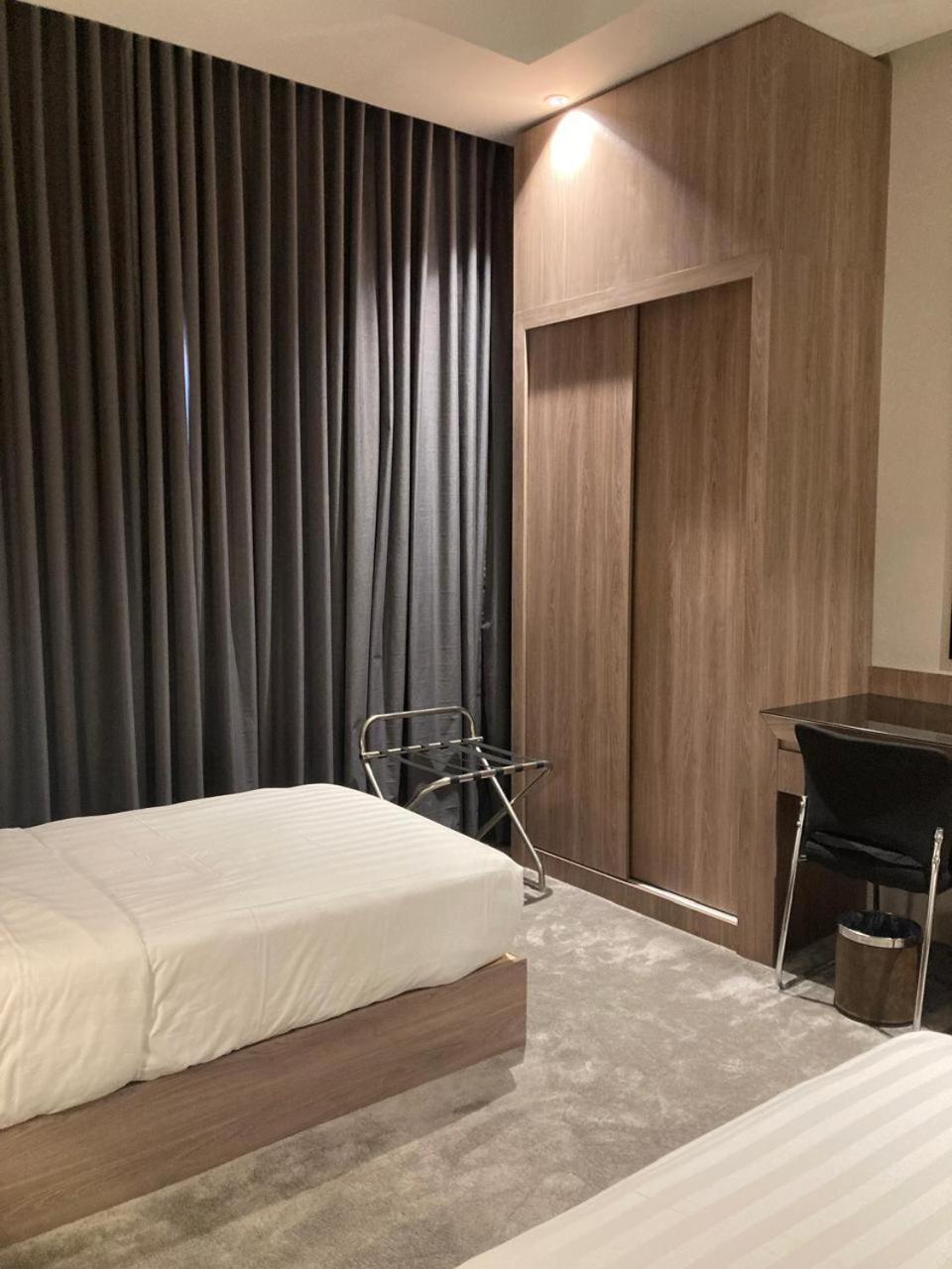 Land Walk Al Aqiq Aparthotel Рияд Екстериор снимка