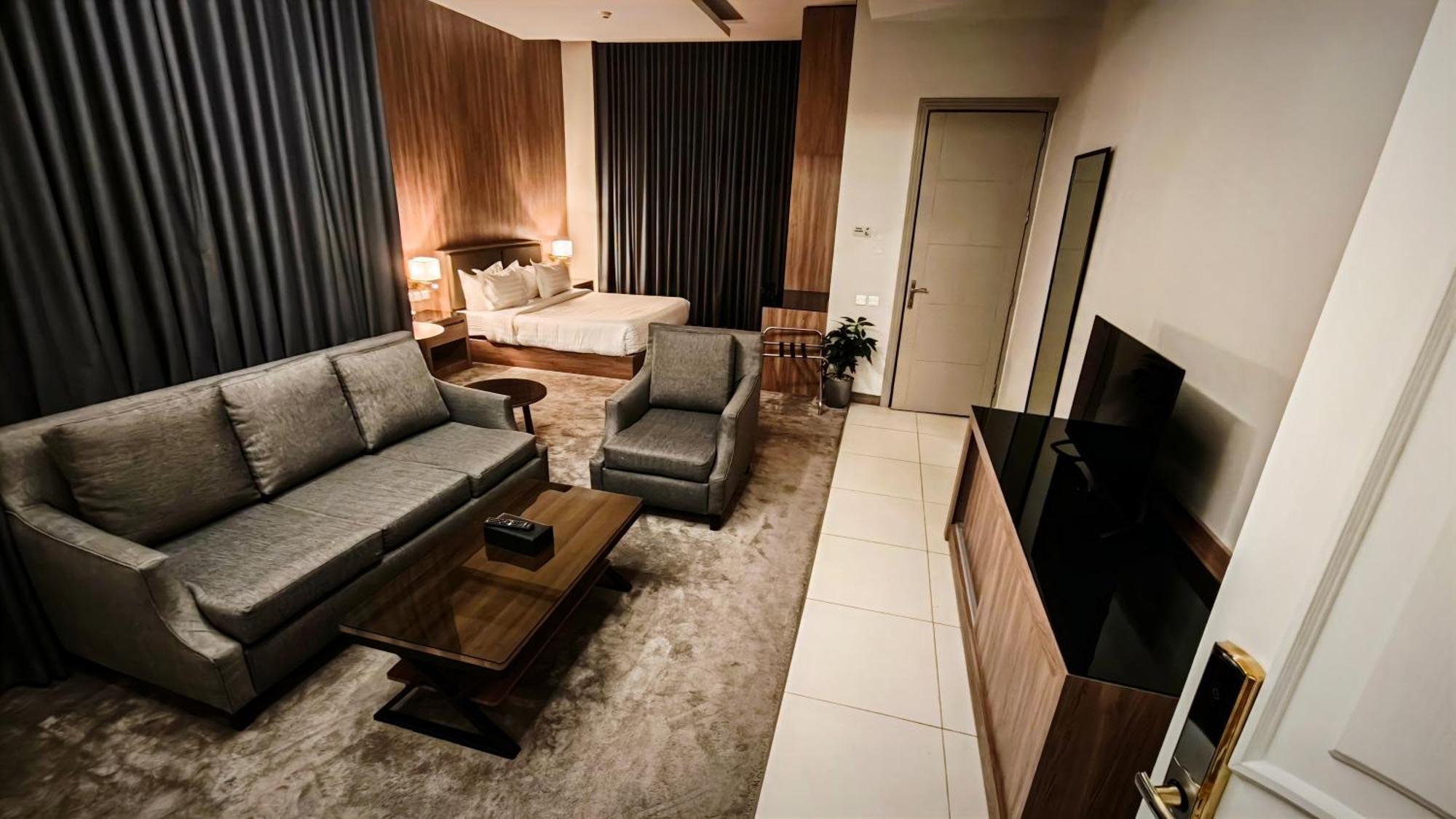 Land Walk Al Aqiq Aparthotel Рияд Екстериор снимка